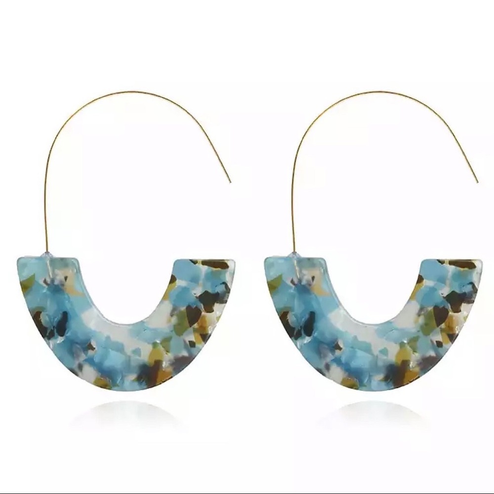 🔆3/$30 New Acrylic Crescent Hoops - Picture 3 of 6